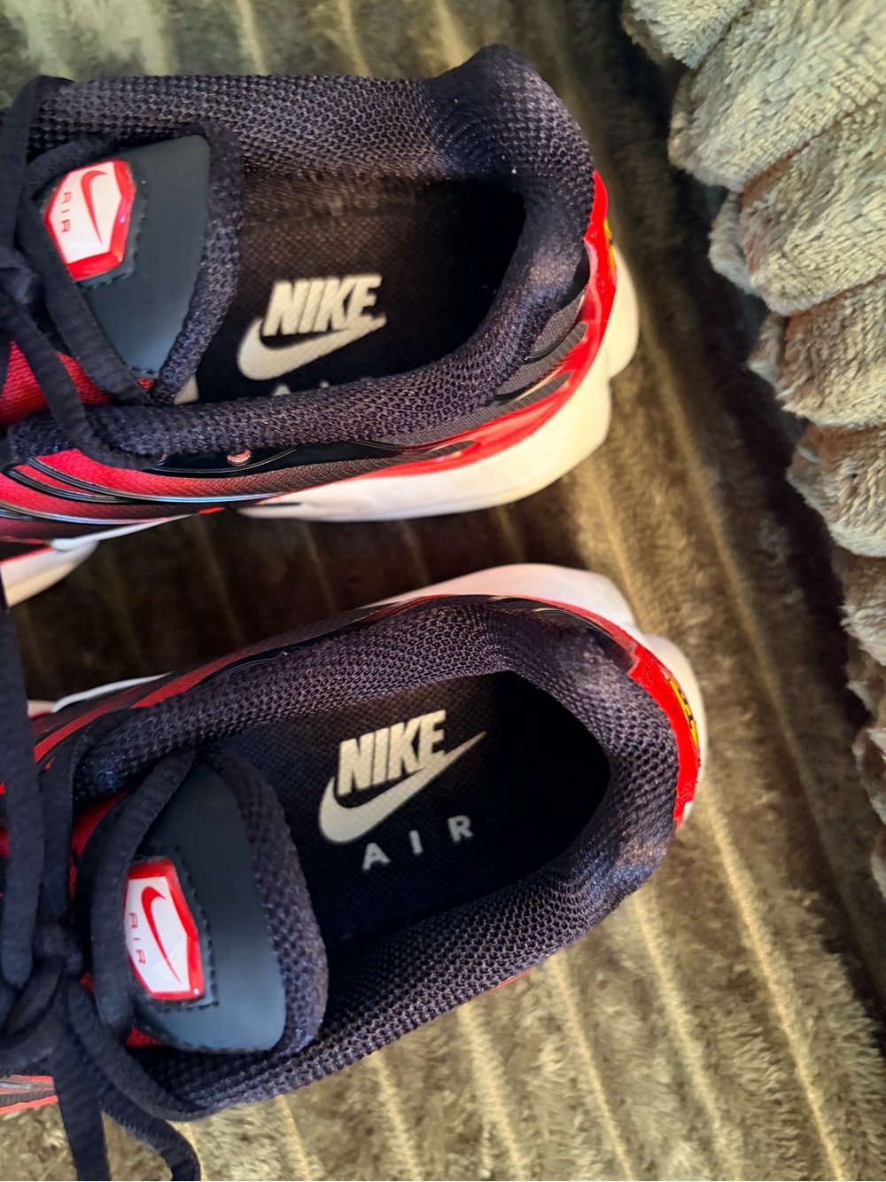 Nike Air Max Plus. Red and Black Low-Top Sneakers Size 7.5 - Picture 6 of 7